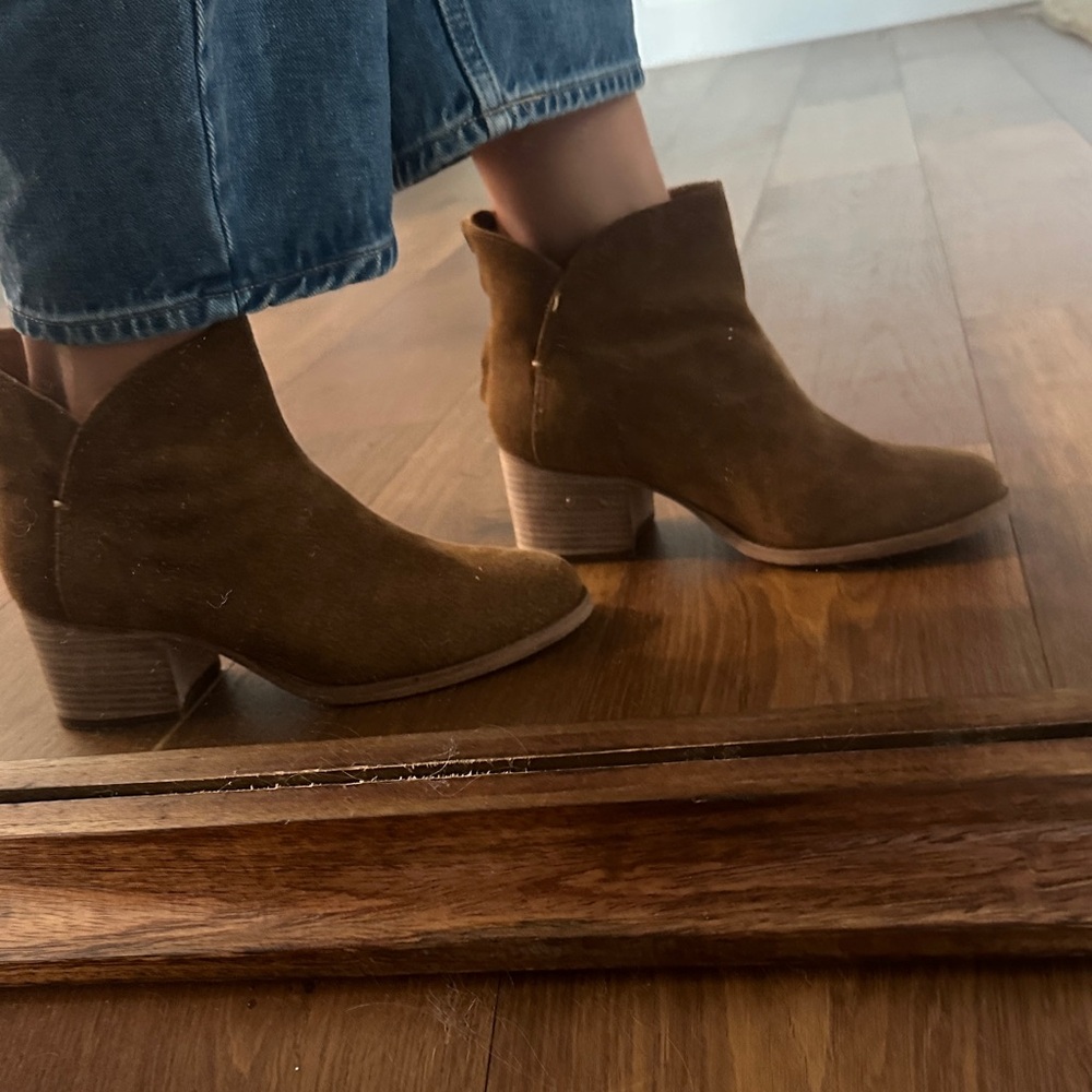 Beek brown suede boots